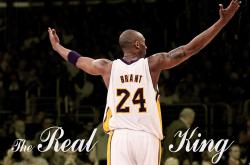 开云下载-F1年度争冠之夜，当赛道轰鸣遇见绿茵传奇，京多安在关键时刻站出来