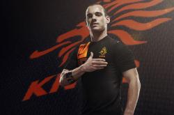 开云体育在线-从英格拉姆高光表现到湖人稳稳拿下新疆队，跨越时空的篮球叙事