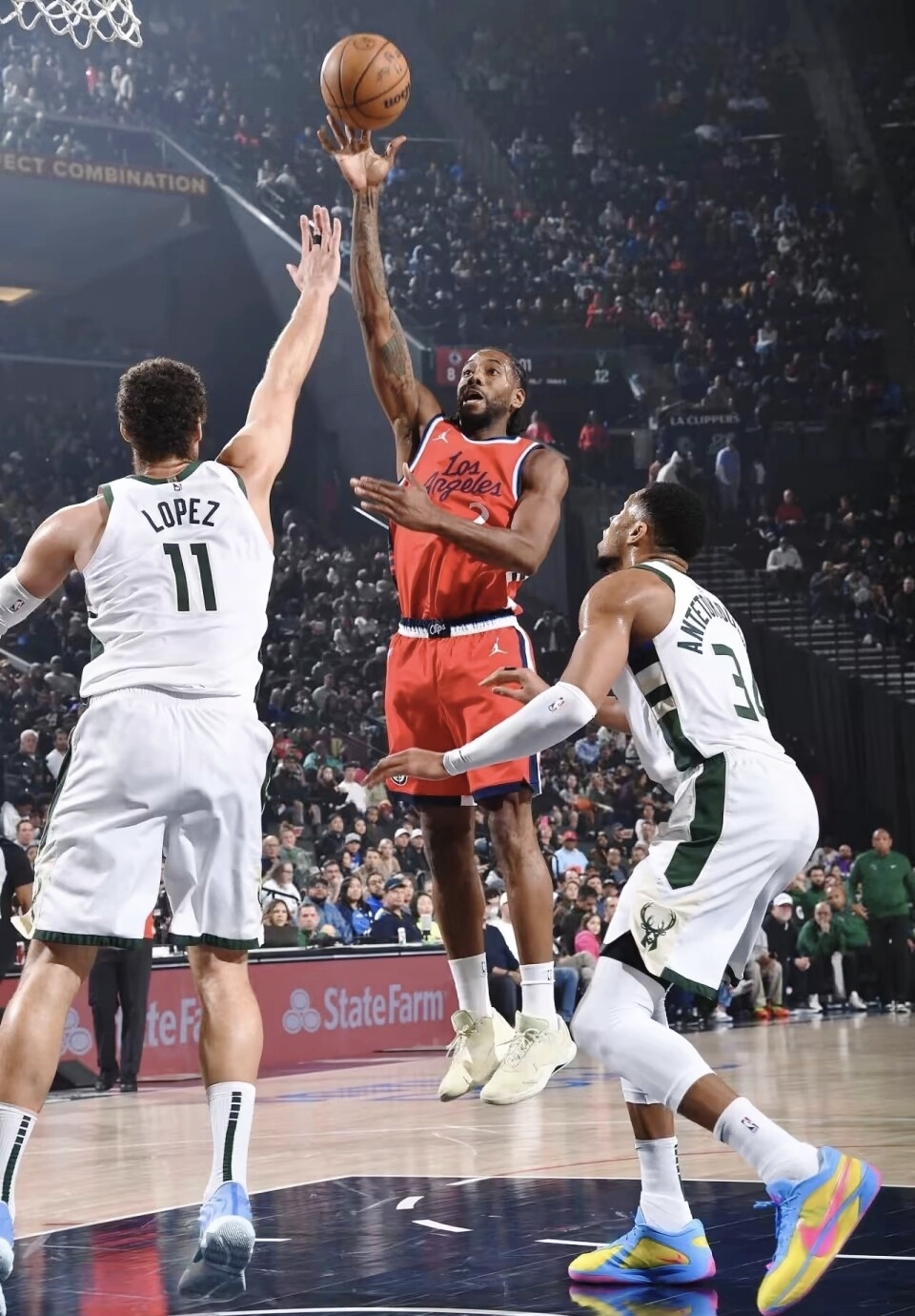 雄鹿队主场大胜,东部冠军赛形势一片大好 雄鹿队主场大胜,东部冠军赛形势一片大好