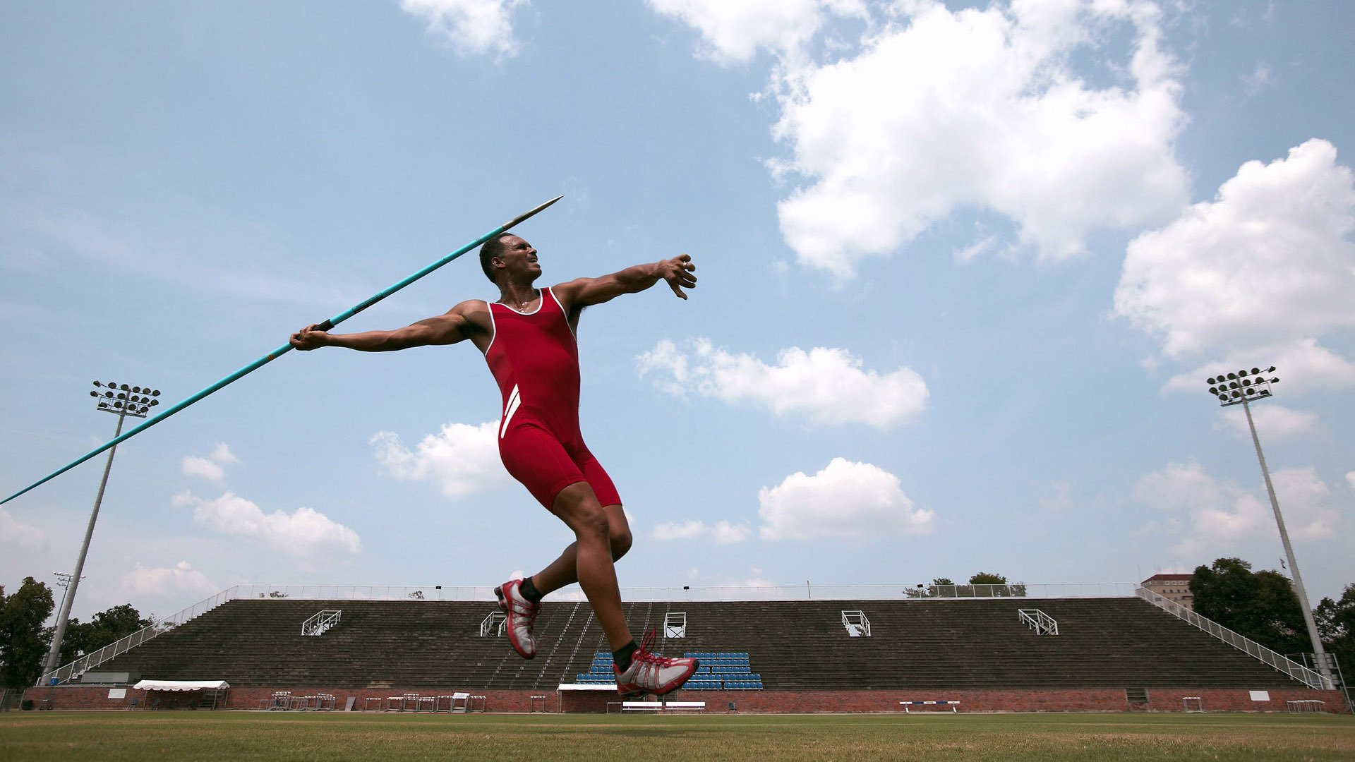 浓眉关键战不手软，雄鹿鏖战快船，双雄对决背后的意志与谋略