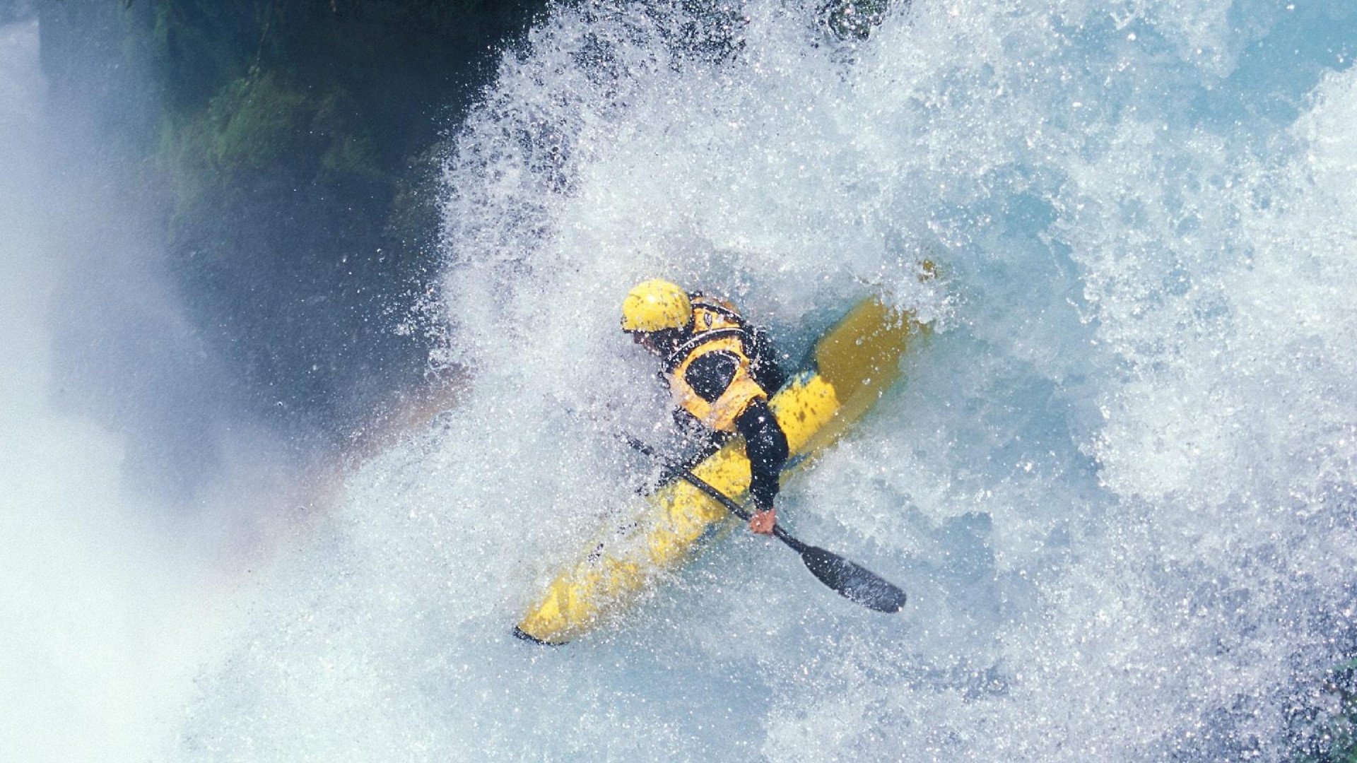赛道与球场，F1新赛季揭幕战与勇士单节风暴的双重奏