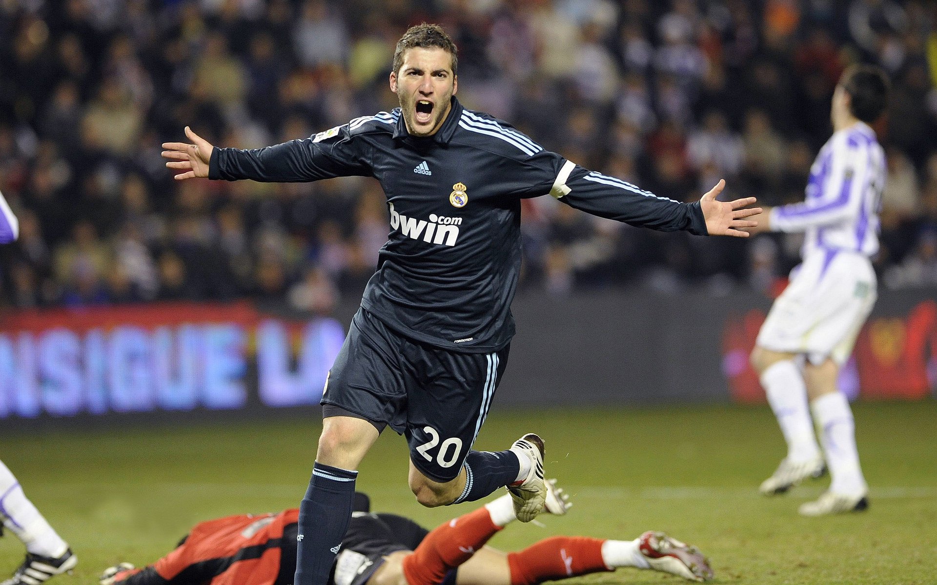 英超争冠焦点战启示录,深圳队掀翻雷霆的战术革命