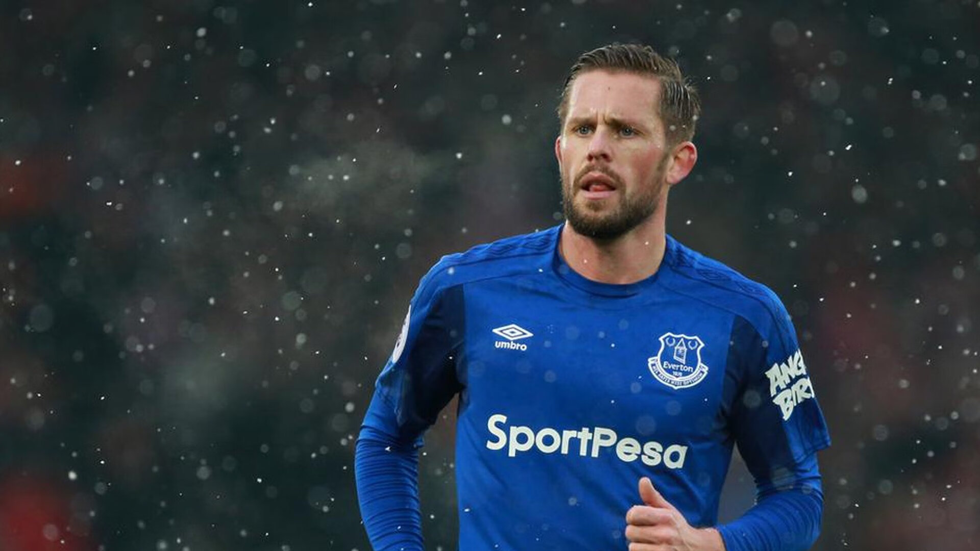 天山雪莲绽放夏洛特，利拉德关键节点连续得分，新疆精神闪耀NBA赛场